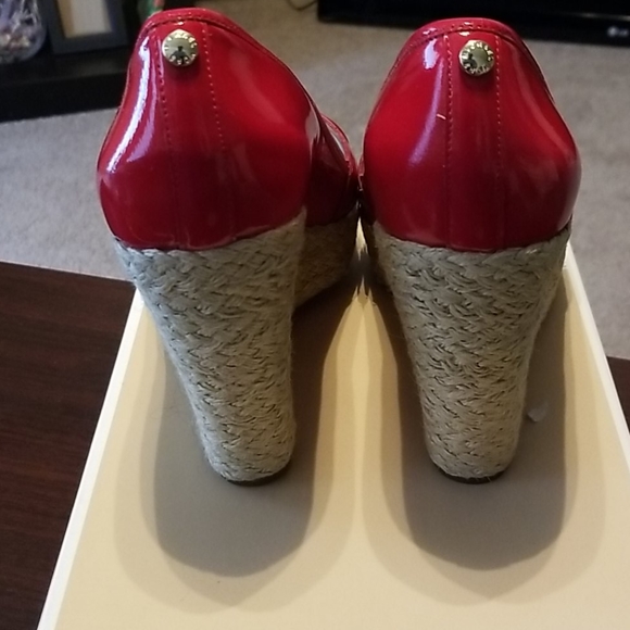 Michael Kors Red Cassandra Heels Size 9.5M - Picture 5 of 7